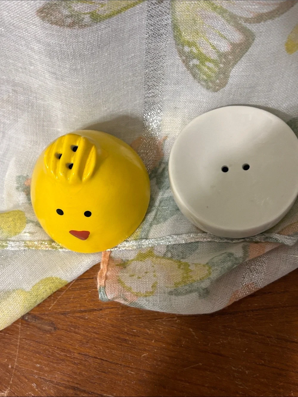 Yellow Chick Egg Salt and pepper Shaker - Cute Ceramic Kitchen Accessory
